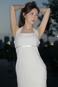 白裙美腿  敏敏