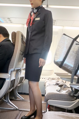 4K视频东航空姐机上迎客安全检查超近距离视角