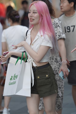 染发的小姐姐