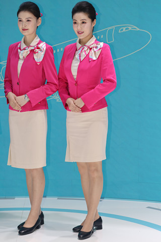 航空大会长龙航空美女乘务员颜值都不错