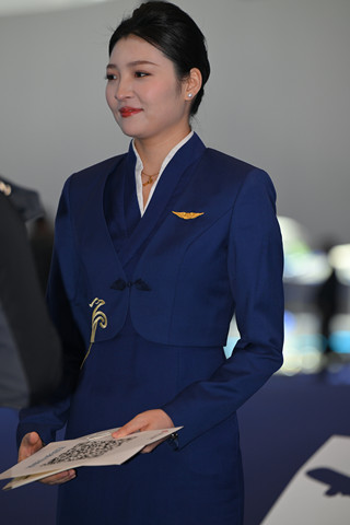 山东航空-身材高挑大长腿空姐