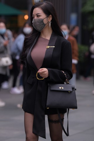 搭讪街拍性感黑丝高跟御姐
